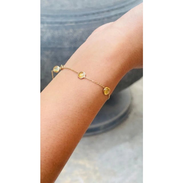 Vivid 3.42ct Yellow Sapphire Link Chain Birthstone Bracelet in 18k Solid Gold For Sale In New York - Image 6 of 14