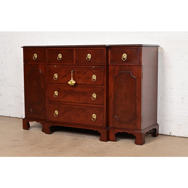 English Beacon Hill Collection Chippendale Flame Mahogany Breakfront Sideboard or Bar Cabinet, Circa 1940s For Sale - Image 3 of 13