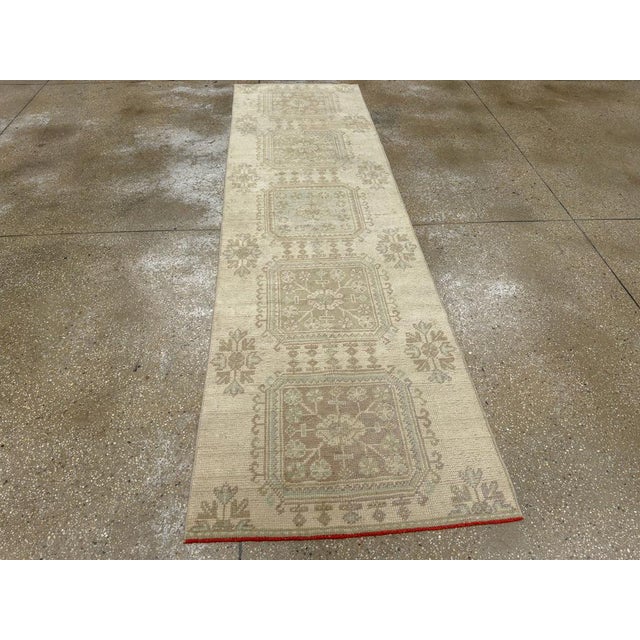 Ivory Galerie Shabab Collection Mid-20th Century Turkish Anatolian Runner For Sale - Image 8 of 10