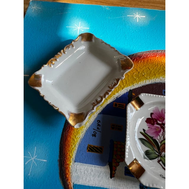 1970s Pair of Small Ceramic Catchalls With Gold and Floral Accents For Sale - Image 4 of 10