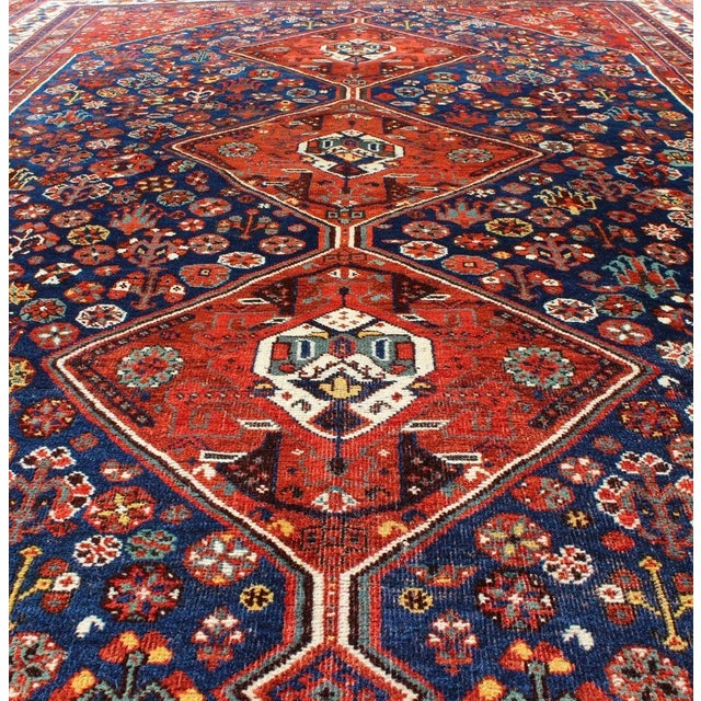Early 20th Century Antique Persian Shiraz Rug With Tri-Medallion Geometrics in Royal Blue and Red For Sale - Image 4 of 13