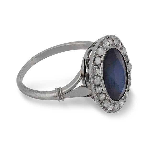 1910s Edwardian Sapphire Diamond Platinum Cluster Ring, Size 4.75 For Sale - Image 4 of 6