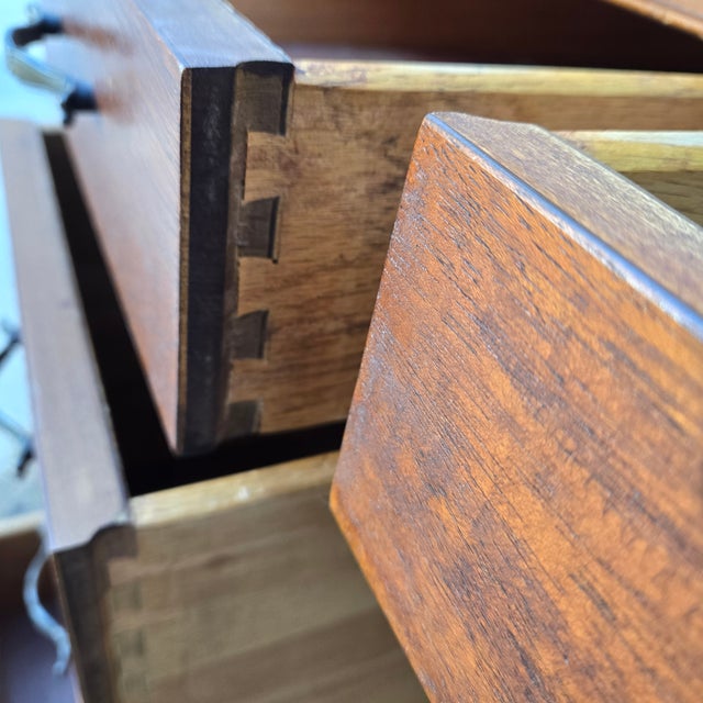 Late 20th Century Late 20th Century Solid Wood 7-Drawer Traditional Executive Desk For Sale - Image 5 of 7