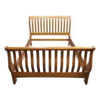 Vineyard Furniture Solid Oak Early American Rustic Style Queen Size Slatted Bed For Sale