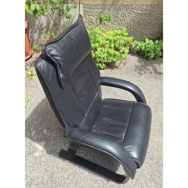 Mid-Century Modern Black Leather Recliner Armchair attributed to Alvar Aalto for Artek, 1960s, Set of 2 For Sale - Image 3 of 7