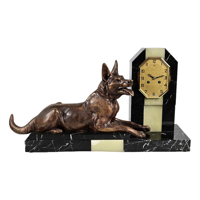 Art Deco Chimney Clock in Marble with Dog Figurine, 1930-1940s For Sale