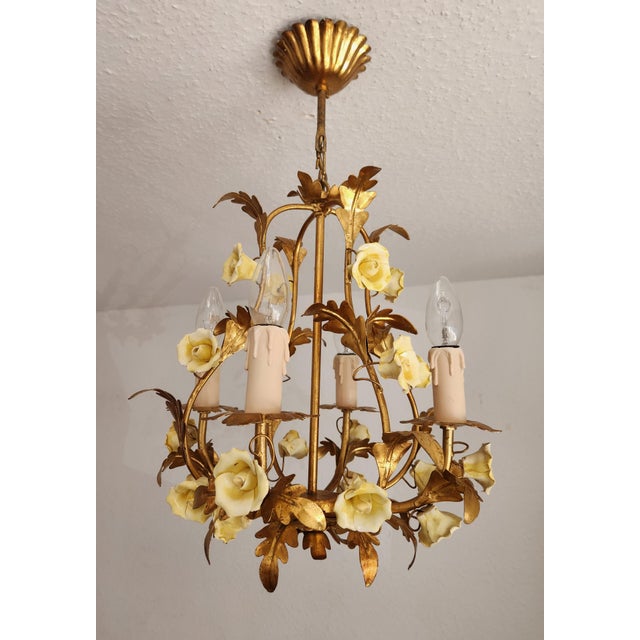 1970s Vintage Gold-Plated and Hand-Forged Florentine Pendant Lamp with Porcelain Roses, 1960s For Sale - Image 5 of 18
