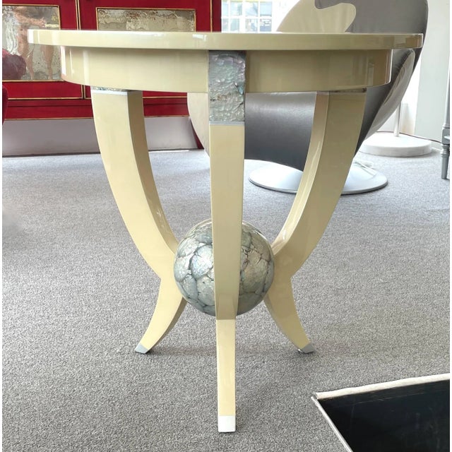 Art Deco Cream Lacquered Side Table With Mother of Pearl Inlay For Sale - Image 4 of 10