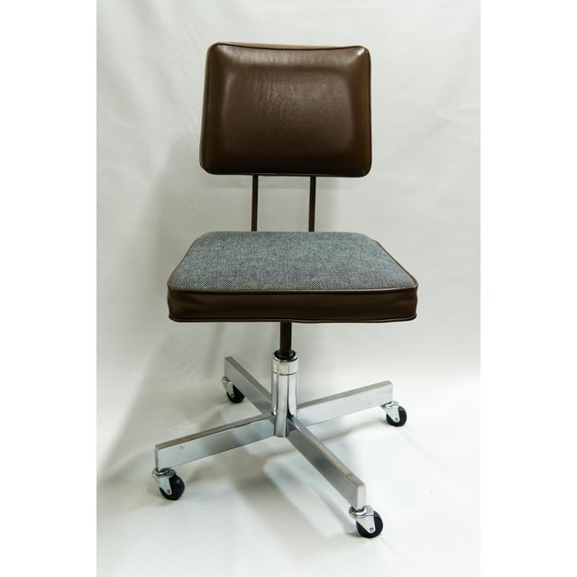 United Furniture Corporation Industrial United Chair Rolling Office Chair With Adjustable Height For Sale - Image 4 of 9