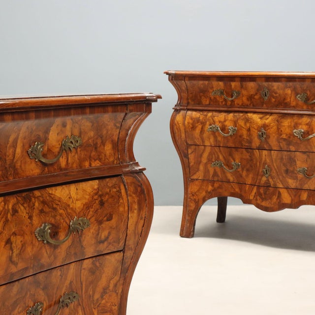 Antique Wanut Burl Veneer Chests of Drawers Italy, 18th Century, Set of 2 For Sale - Image 3 of 14