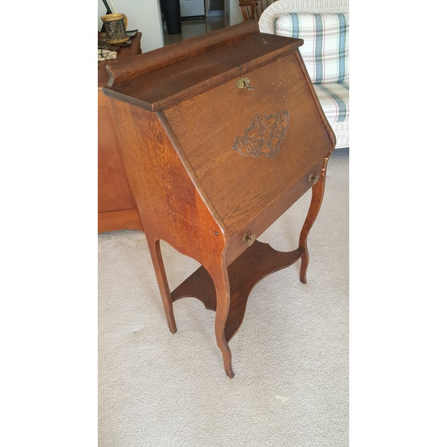 Early 20th Century Antique Turn-of-the-Century Quarter-Sawn Oak Drop-Front Secretary Desk For Sale - Image 5 of 7