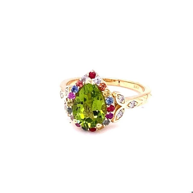 Contemporary 2.52 Carat Natural Peridot Sapphire Yellow Gold Cocktail Ring, Size 7 For Sale - Image 3 of 6