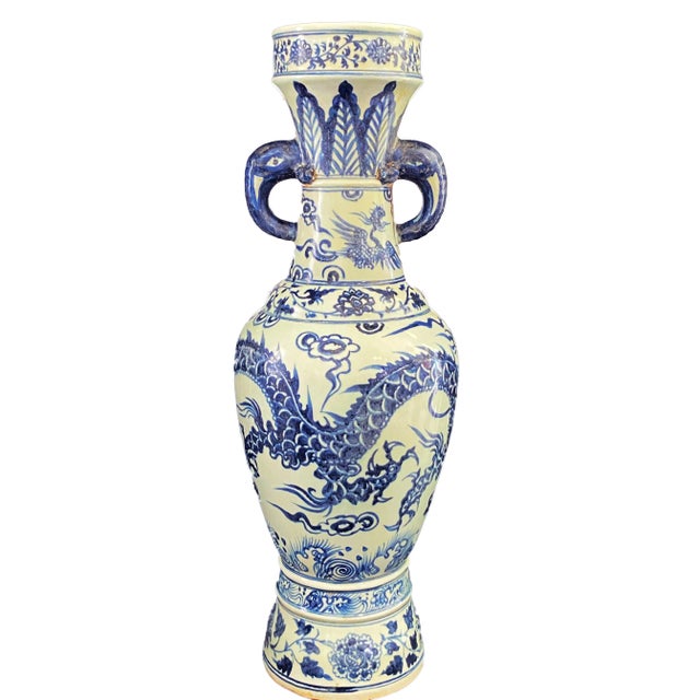 1980s Chinoiserie Yuan Dynasty Style Temple Dragon Vase For Sale - Image 5 of 9
