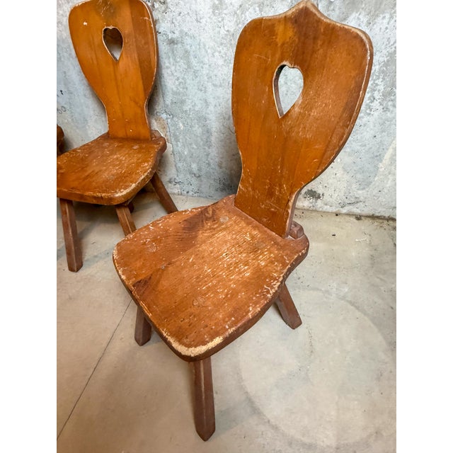 Late 19th Century Set of 4 Vintage Alpine Bavarian Heart-Cutout Plank Chairs (Brettstuhl) For Sale - Image 5 of 13