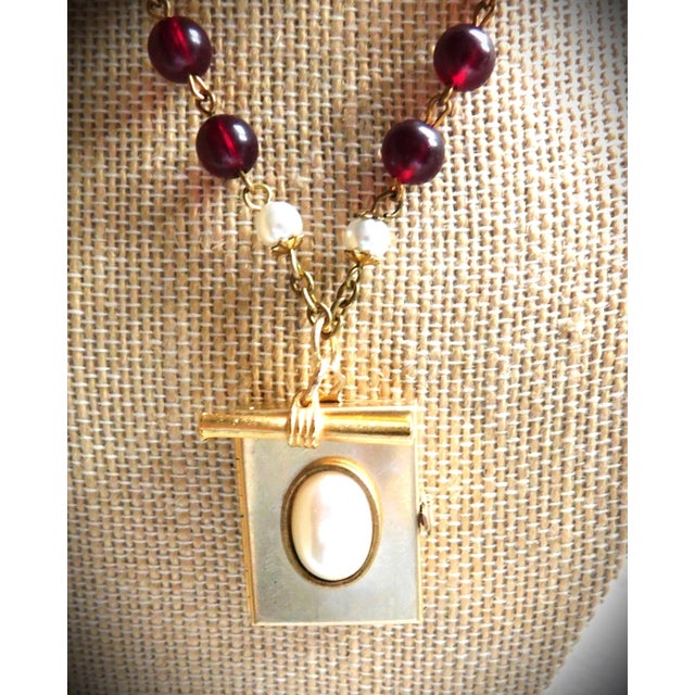 1980s Vintage Gold Locket, Four Photo, Wine and Pearl Bead Chain, Toggle Bar, Oval Bezeled Pearl For Sale - Image 5 of 14