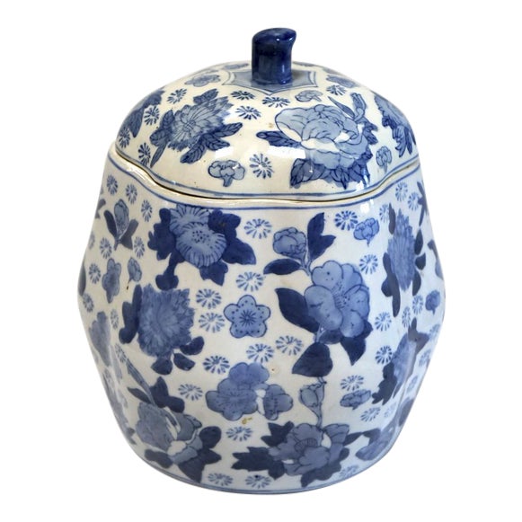 Mid 20th Century Chinese Blue and White Ceramic Hexagonal Gourd-Shaped Jar With Lid For Sale