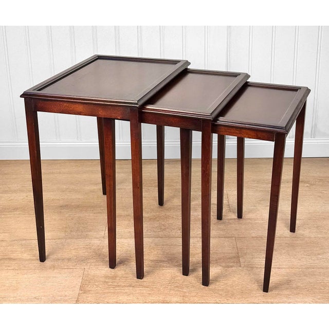 Antique Traditional Mahogany Cocktail Nesting Tables - Set of 3 For Sale - Image 4 of 10
