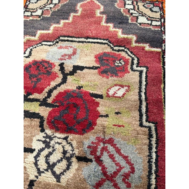Small Vintage Turkish Yastik Rug, 1950s For Sale - Image 12 of 15