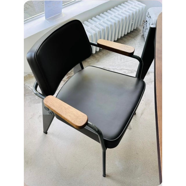 Presidence Executive Desk with 2 Executive Chairs and 1 Swivel Executive Chair by Jean Prouvé, Set of 4 For Sale - Image 15 of 18