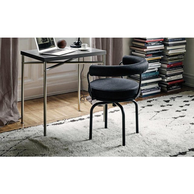 Mid-Century Modern Le Corbusier Lc7 Swivel Chair for Cassina — Authentic, Excellent Condition For Sale - Image 3 of 6