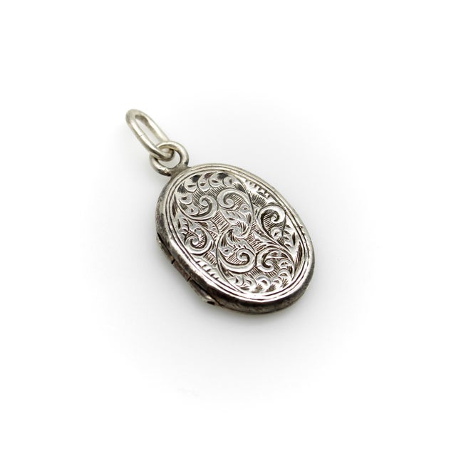 Late 19th Century Late 19th Century Victorian Sterling Silver Mizpah Hand Engraved Locket For Sale - Image 5 of 12