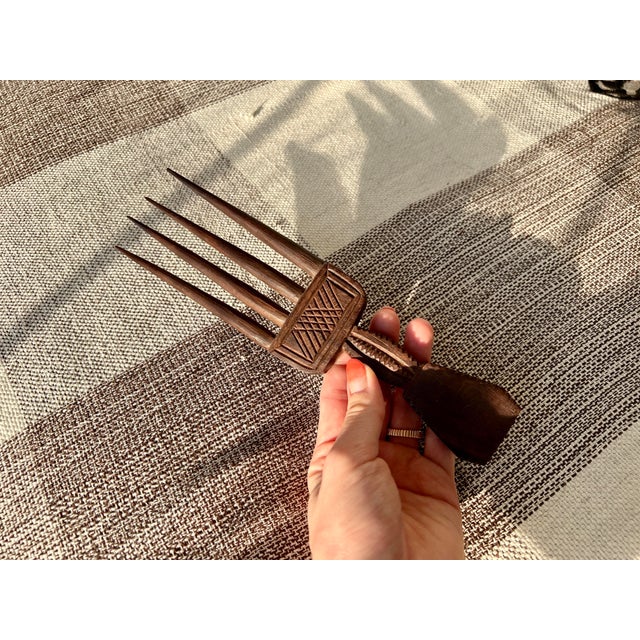 Tribal Late 19th Century Ebony Wood Hand-Carved Hair Comb For Sale - Image 3 of 8