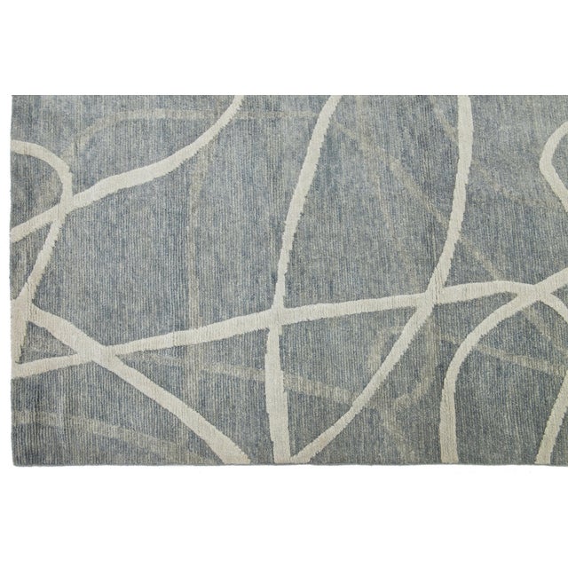 Handmade Abstract Contemporary Wool Rug in Gray For Sale In New York - Image 6 of 11