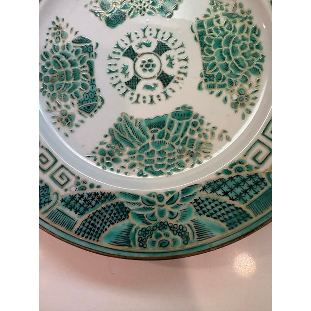 Green Fitzhugh Style Porcelain Plates Set With Gilt Rim - Set of Five For Sale In Miami - Image 6 of 14