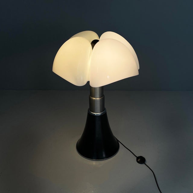 Martinelli Luce Italian Modern Pipistrello Table Lamp by Gae Aulenti for Martinelli Luce, 1970s For Sale - Image 4 of 18