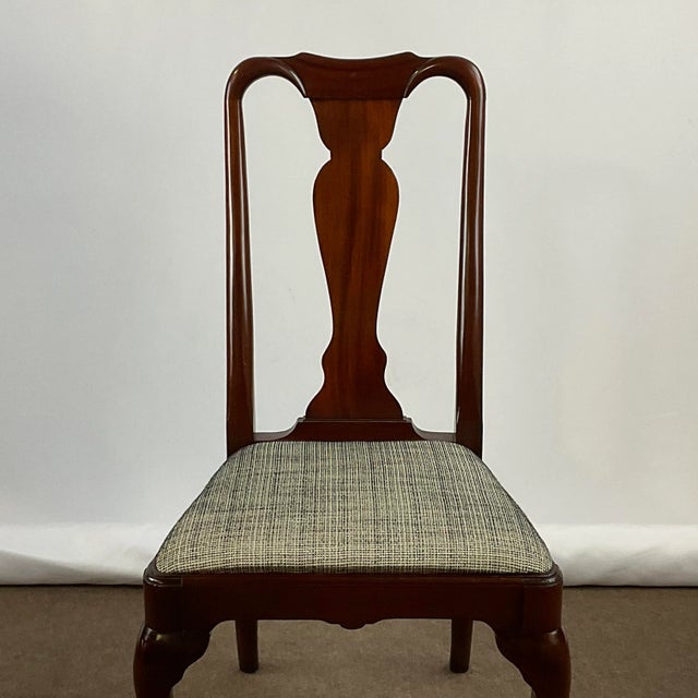 1980s Vintage Hollywood Regency Mahogany Queen Anne Side Chair For Sale - Image 4 of 11