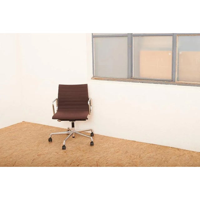 Alu Chair Ea-118 Frame Aluminum Chrome-Plated with Rollers by Ray and Charles Eames for Vitra, 1958 For Sale - Image 10 of 12