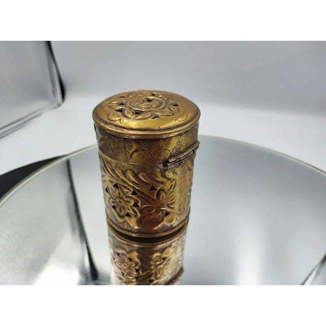 Art deco, brass snuff container, dimensions: height 9.5 cm, diameter 7.8 cm.