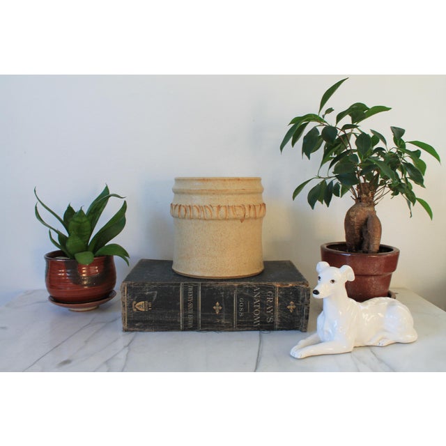 Vintage Beige Studio Art Pottery Vessel or Vase For Sale In Milwaukee - Image 6 of 6