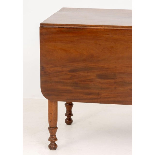 Traditional American Federal Mahogany Drop Leaf Table For Sale - Image 3 of 10
