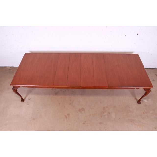 1980s Kindel Furniture Irish Georgian Carved Mahogany Extension Dining Table, Newly Refinished For Sale - Image 5 of 13