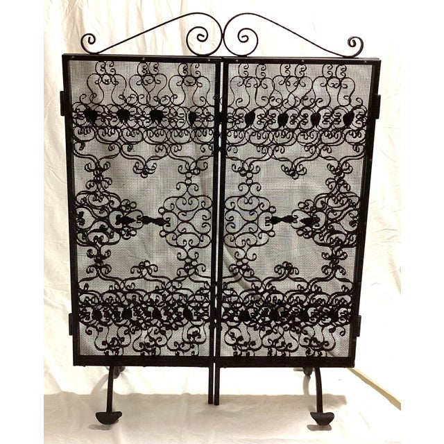 Spanish 1950s Black Wrought Iron 3 Panel Fireplace Screen With Scroll Work and Leaves For Sale - Image 3 of 10