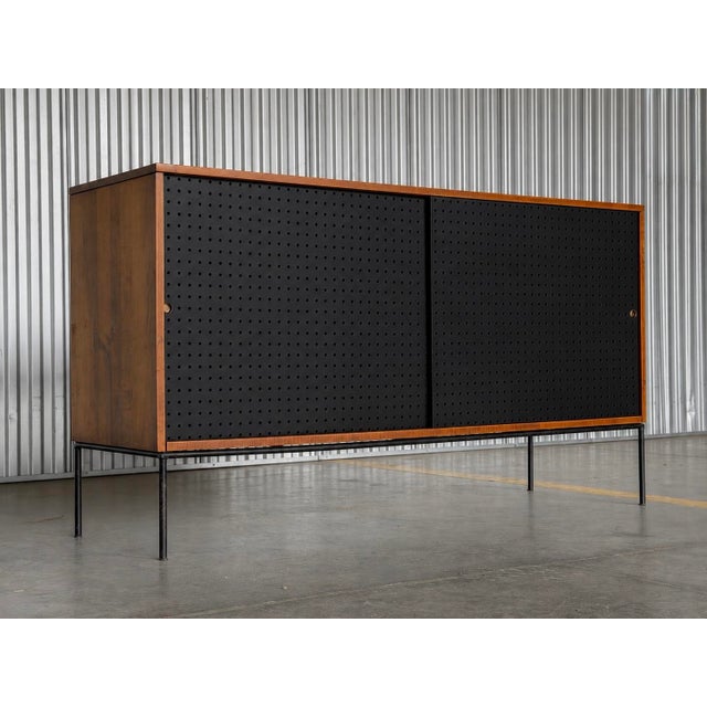 Mid-Century Modern 1950s Paul McCobb Planner Group - Model 1514 Iron Base Credenza - Black Sliding Doors For Sale - Image 3 of 12