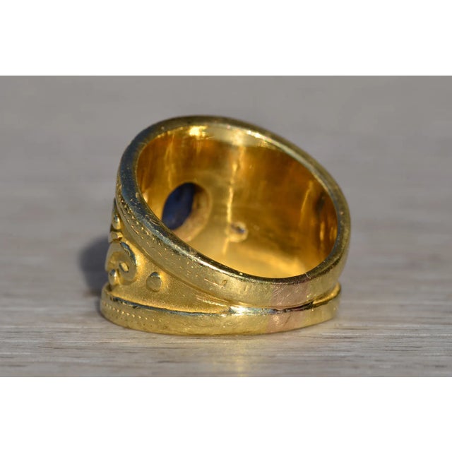 The Bouses Deux: Ladies Ornate 18K Gold Band set with Sapphire and Diamonds For Sale - Image 9 of 11