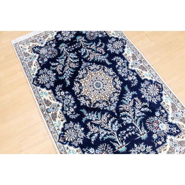 Middle Eastern Rug in Silk and Wool For Sale - Image 6 of 18