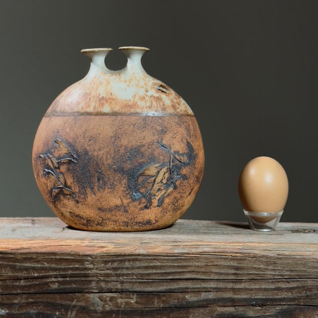 Ceramic Vintage Mid-Century Double Spouted Shino Glazed Weedpot by Isabel Parks, Signed For Sale - Image 7 of 8