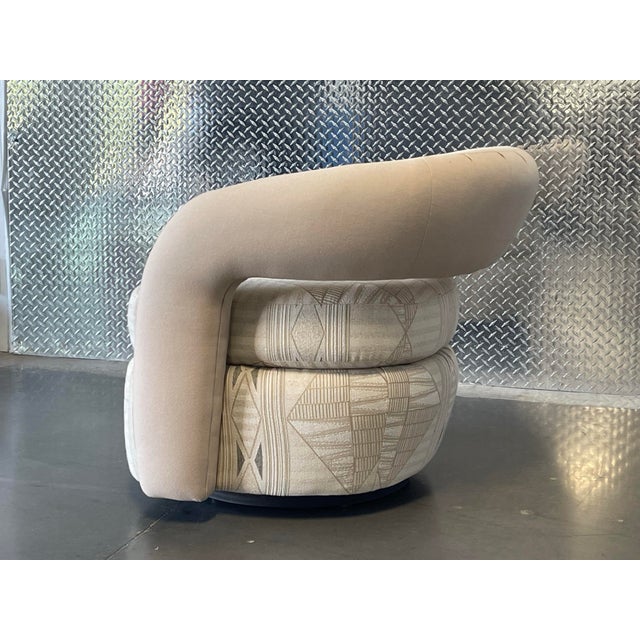 Postmodern Targa Swivel Chairs by Bassett Furniture, a Pair, Postmodern, in the Style of Vladimir Kagan, Late 20th Century For Sale - Image 3 of 12