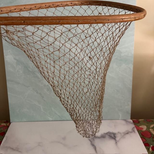 Beautiful vintage mid-century fishing net. Made of wood and fiber by Cuming of Flint, Michigan. Features painted 7-inch...