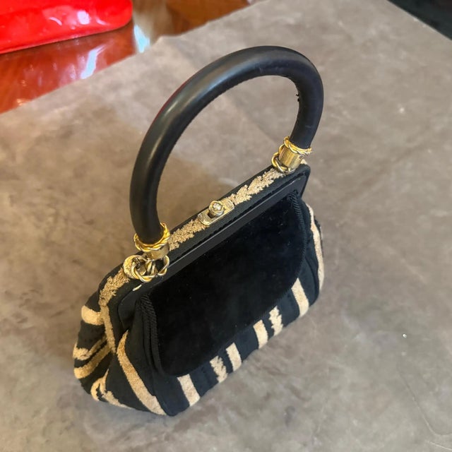 A 1950s Roberta Di Camerino Style Brown and Beige Velvet Italian Top Handle Bag For Sale - Image 9 of 14
