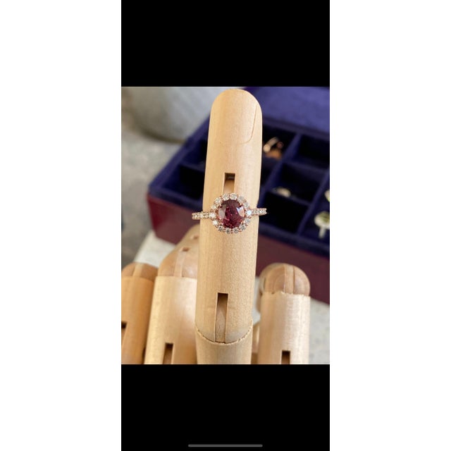Bochic Vintage Red Sapphire & Diamond Cluster Ring Set In 18K Yellow Gold For Sale - Image 4 of 18