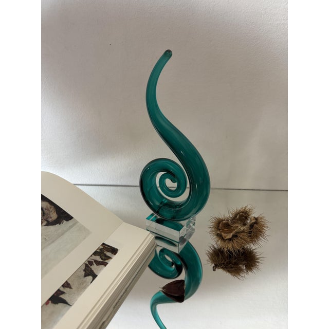 Postmodern Emerald Green Murano Glass Spiral Sculpture on Crystal Base, Italy, 1980s For Sale - Image 10 of 14