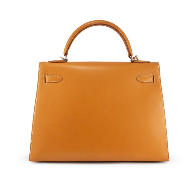 Brand: Hermès Gender: Ladies Measurements (W x H x D): 12.75" x 9.50" x 5.00" Weight: 1,300.00 grams Hermès Kelly 32 Gold...