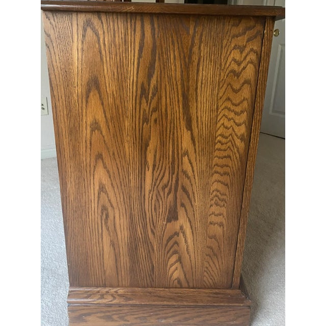 Pennsylvania House Oak Dresser With Triptych Mirror American Traditional With Colonial Charm Excellent Condition For Sale - Image 17 of 18
