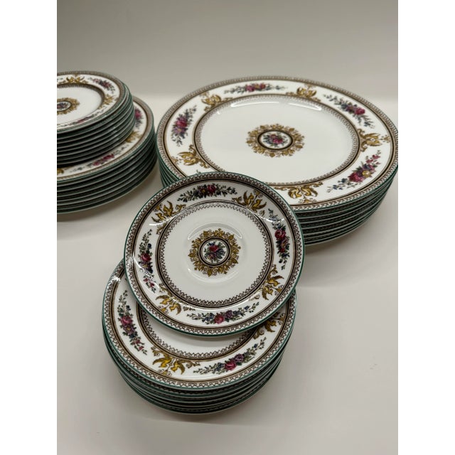 Antique White 1988 Wedgewood Porcelain Hand-Painted W595 "Columbia" Plates - Lot of 32 Pieces For Sale - Image 8 of 10