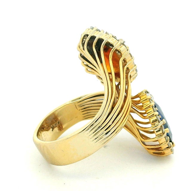 Italian Modernist 18k Gold Blue & Orange Sapphire Diamond Bypass Ring, Circa 1980, Size 7.75 For Sale - Image 4 of 11