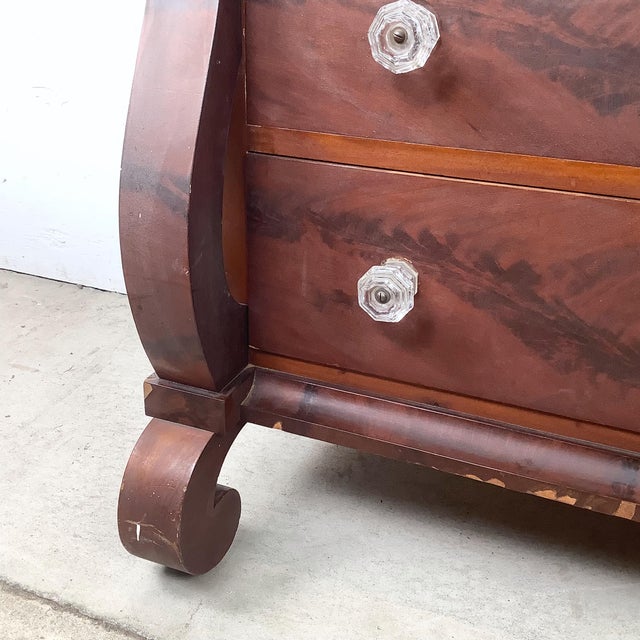 19th Century American Empire Flame Mahogany Four-Drawer Chest For Sale - Image 13 of 18